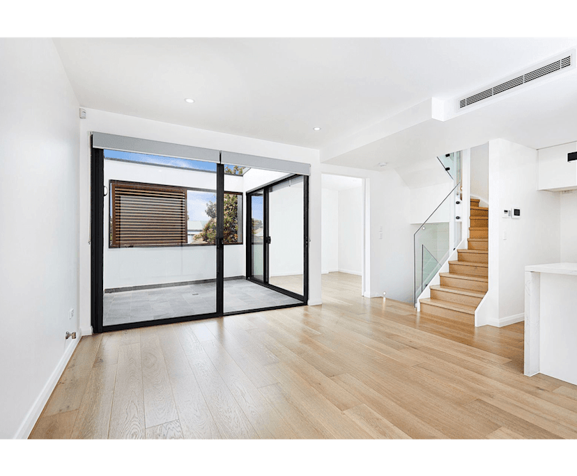Furnished room with ensuite in a flatshare