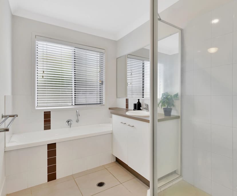 $340, Share-house, 5 bathrooms, Bonshaw VIC 3352