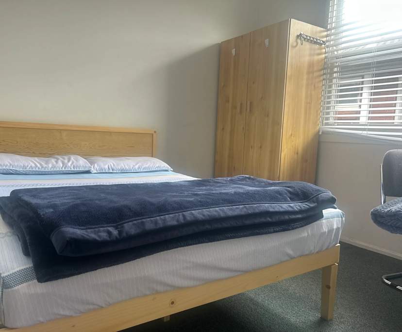 Furnished room in a flatshare