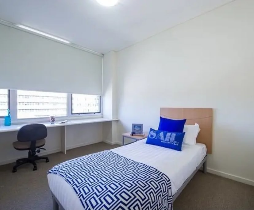 Furnished room in a flatshare