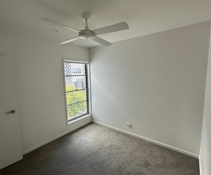 Unfurnished room in a flatshare