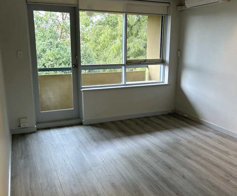 Unfurnished room in a flatshare