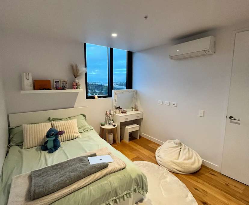 Room in a share house