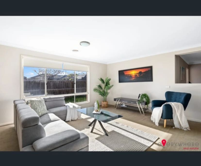 Room for Rent in Truganina, Melbourne 300, Furnis...