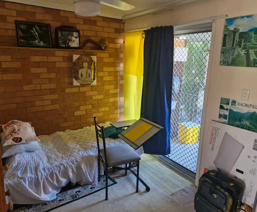 Furnished room in a flatshare