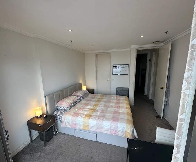 Furnished room with ensuite in a flatshare