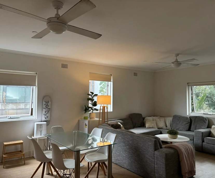 Furnished room in a flatshare