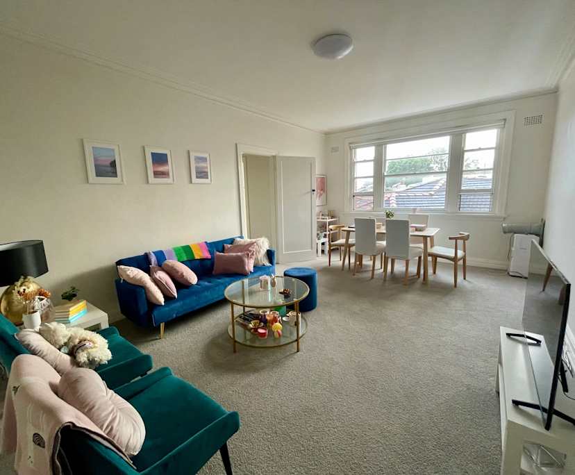 Furnished room in a flatshare