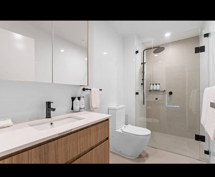 $350, Whole-property, 2 bathrooms, Southport QLD 4215