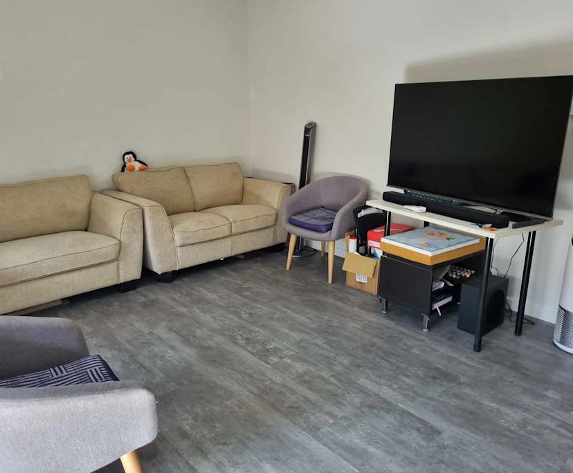 Furnished room in a flatshare