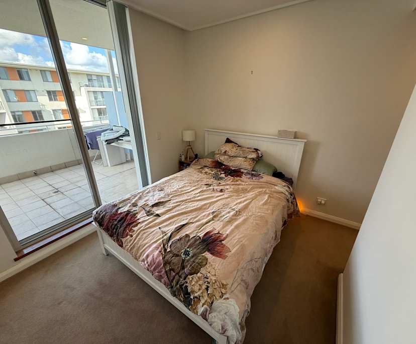 Unfurnished room with ensuite in a flatshare