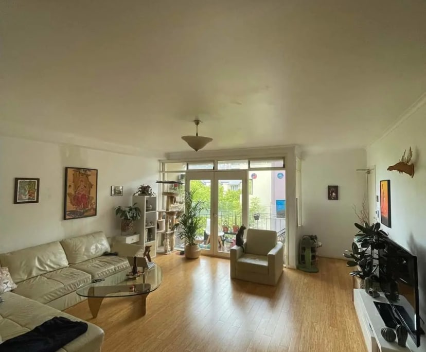 Room in a share house