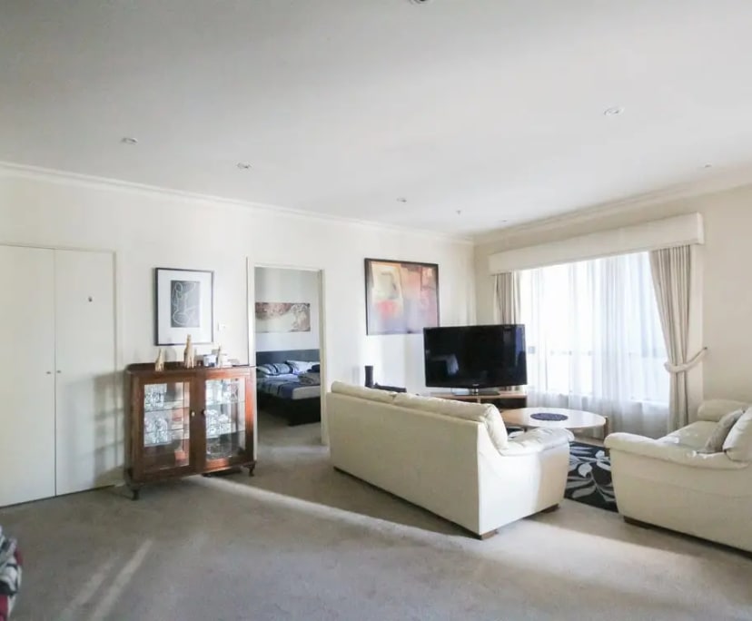 Furnished room with ensuite in a flatshare