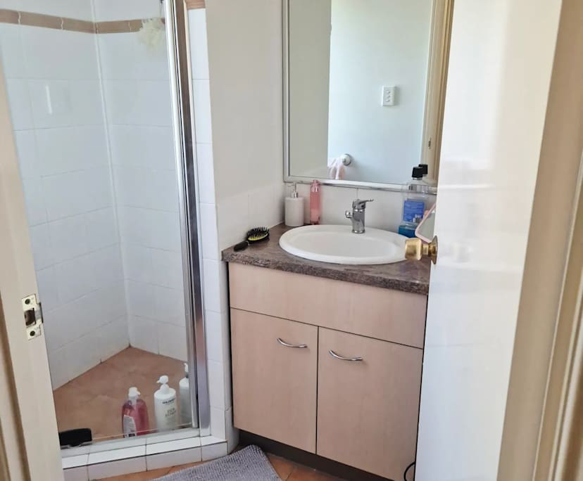$250, Share-house, 3 bathrooms, Newmarket QLD 4051