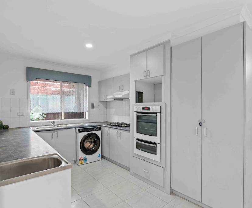 $300, Share-house, 6 bathrooms, Sydenham VIC 3037