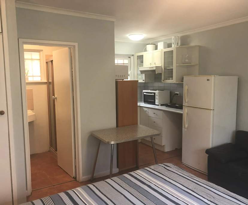 $540, Studio, 1 bathroom, St Kilda VIC 3182