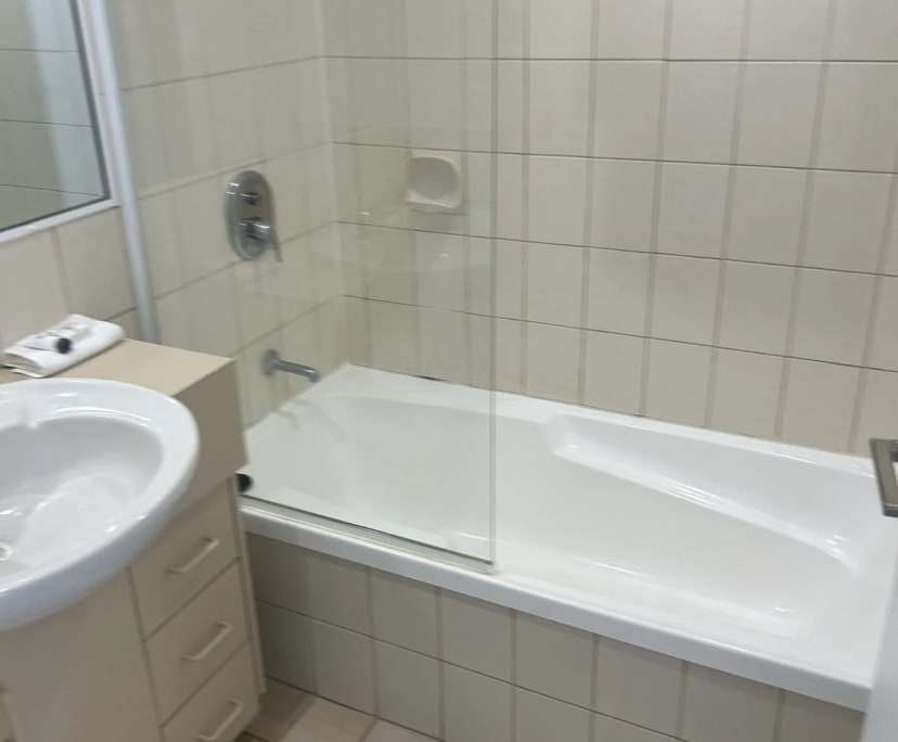 $420, Flatshare, 3 bathrooms, Surfers Paradise QLD 4217