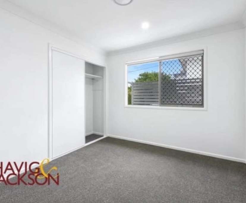 Unfurnished room with own bathroom