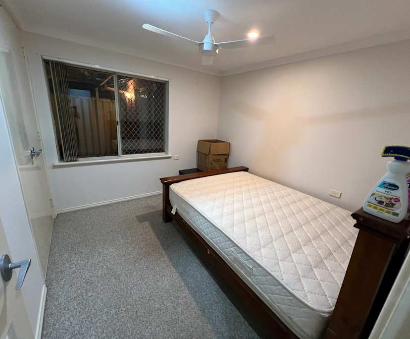 Room in a share house