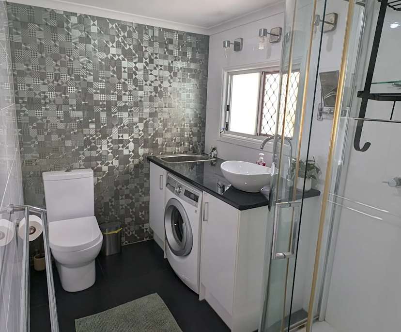 $385, Share-house, 4 bathrooms, Stones Corner QLD 4120