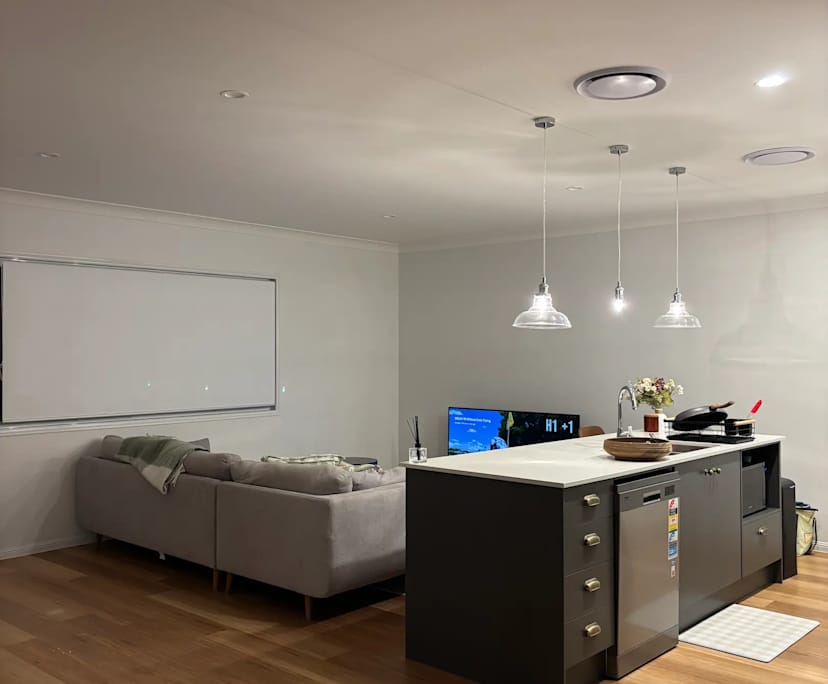 Room in a share house