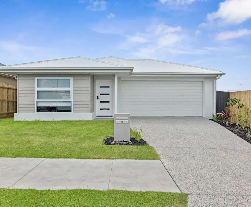 $320, Share-house, 3 bathrooms, White Rock QLD 4306