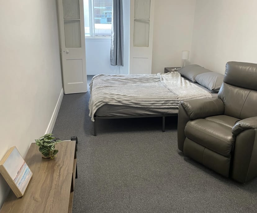 Furnished room in a flatshare