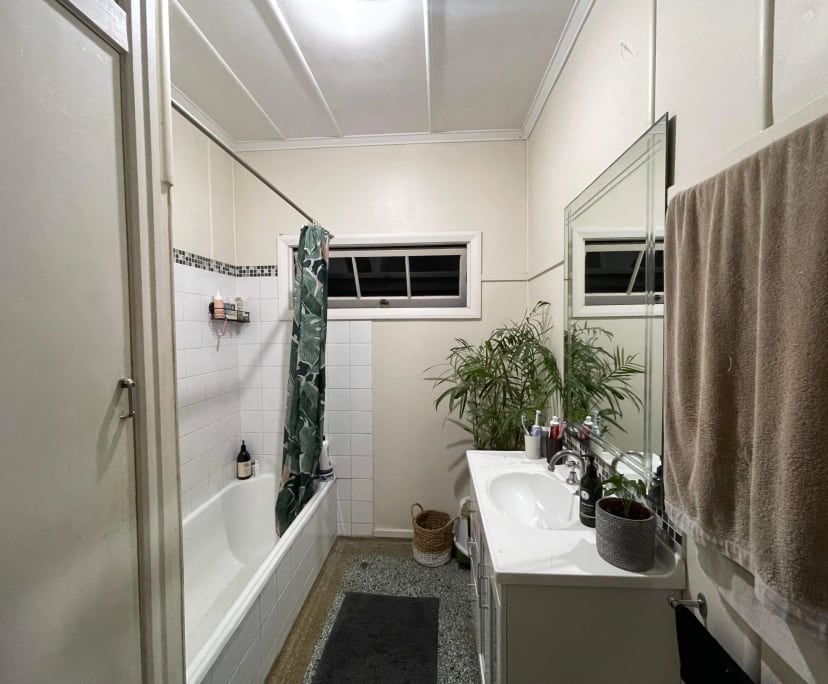 $164, Share-house, 3 bathrooms, Indooroopilly QLD 4068