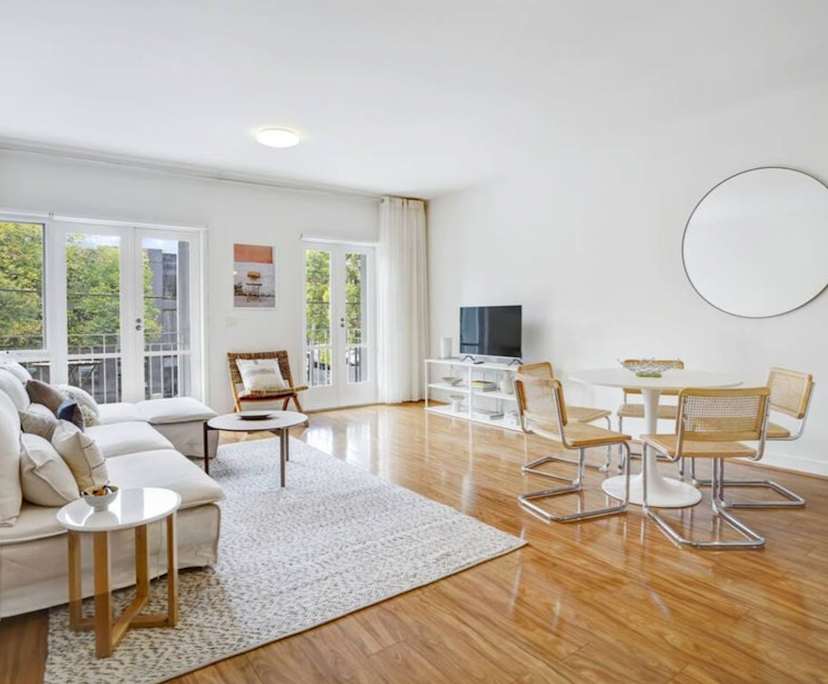 Furnished room in a flatshare