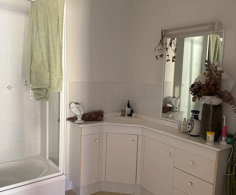 $330, Flatshare, 2 bathrooms, Burleigh Heads QLD 4220