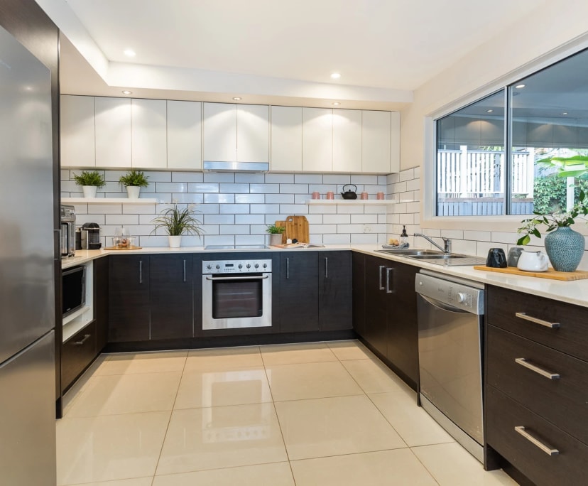 $345, Share-house, 2 bathrooms, Holland Park QLD 4121