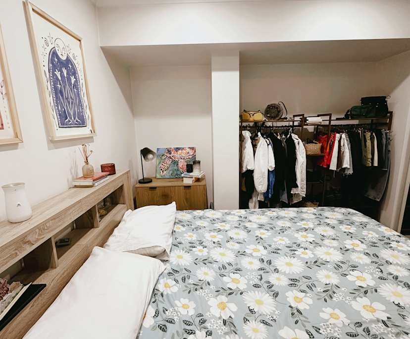 Furnished room in a flatshare