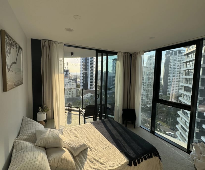 $1,250, Whole-property, 2 bathrooms, Main Beach QLD 4217