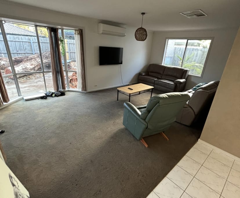 Room for Rent in Blind Bight, Melbourne 250, Unfu...