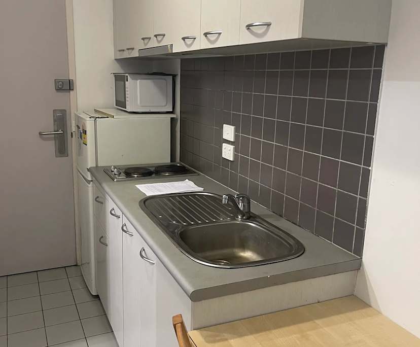$450, Whole-property, 1 bathroom, Carlton VIC 3053