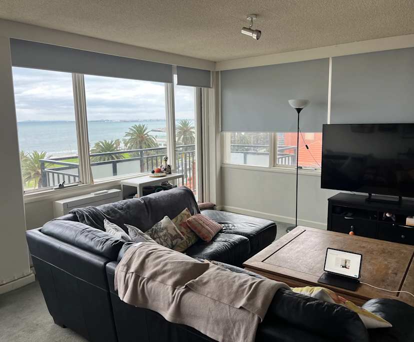 Furnished room in a flatshare