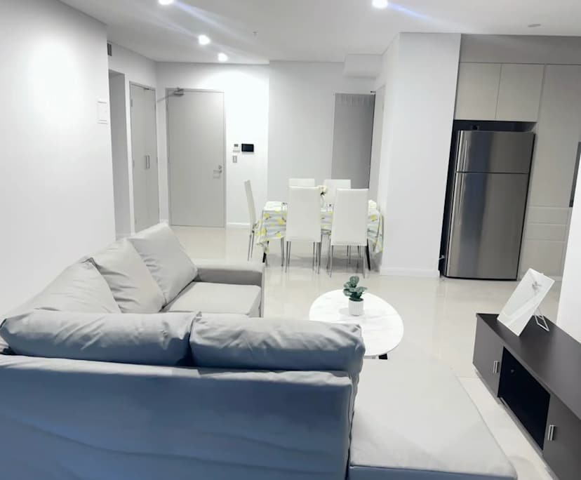 $1,200, Whole-property, 2 bathrooms, Mascot NSW 2020
