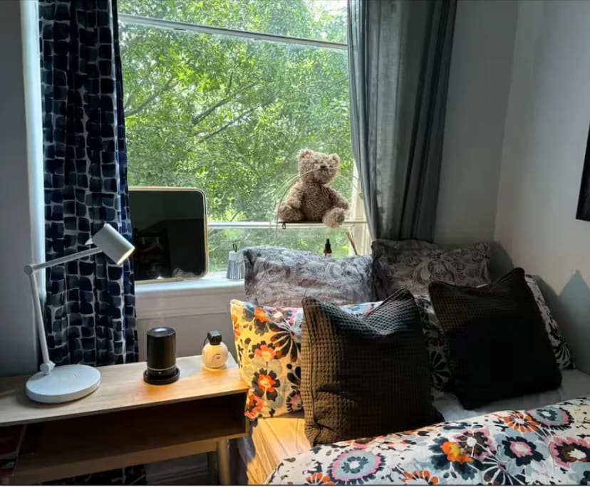 Furnished room in a flatshare