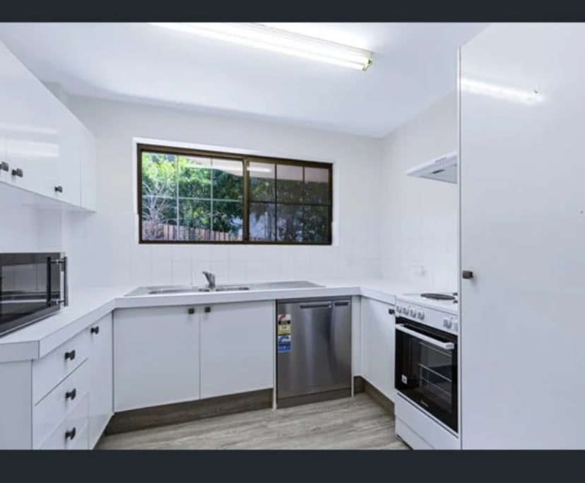 $290, Flatshare, 2 bathrooms, Taringa QLD 4068