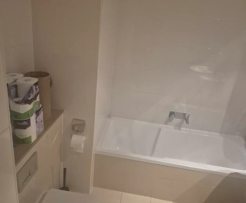 Unfurnished room with ensuite in a flatshare