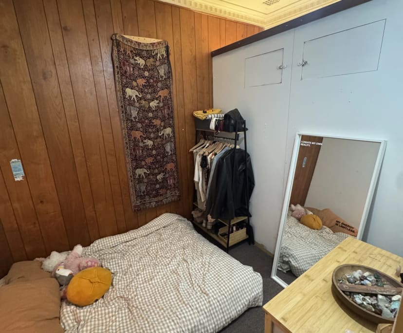 Room in a share house