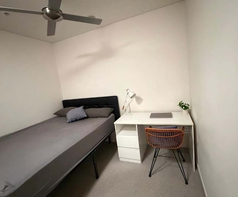 Furnished room in a flatshare