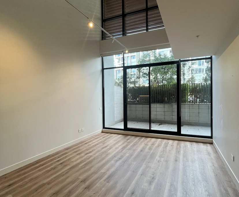 Furnished room with ensuite in a flatshare