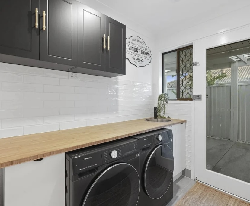 $375, Share-house, 5 bathrooms, Mermaid Waters QLD 4218