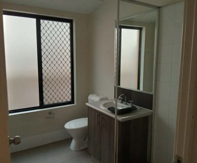 $300, Share-house, 6 bathrooms, Saint James WA 6102