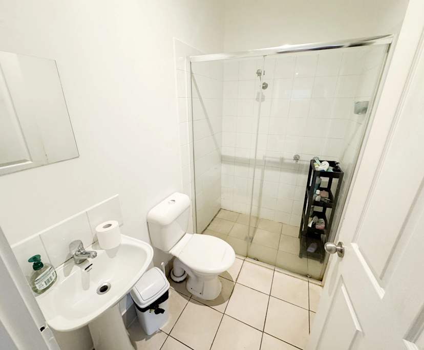 $300, Share-house, 6 bathrooms, St Kilda VIC 3182