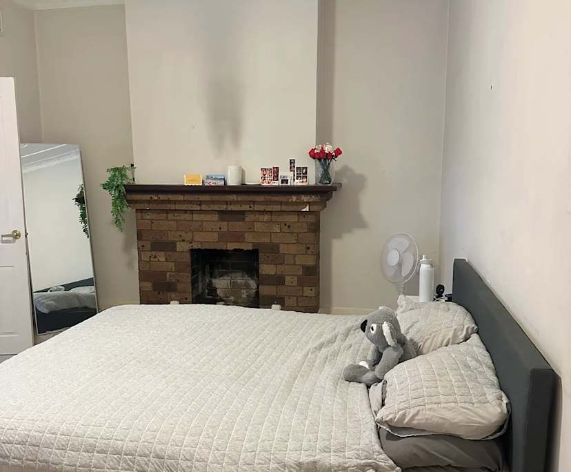 Furnished room in a flatshare