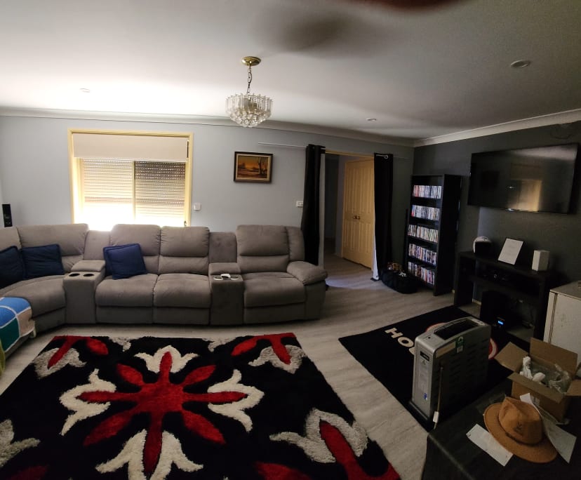 $250, Homestay, 3 bathrooms, Westdale NSW 2340