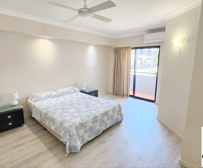 Furnished room with ensuite in a flatshare