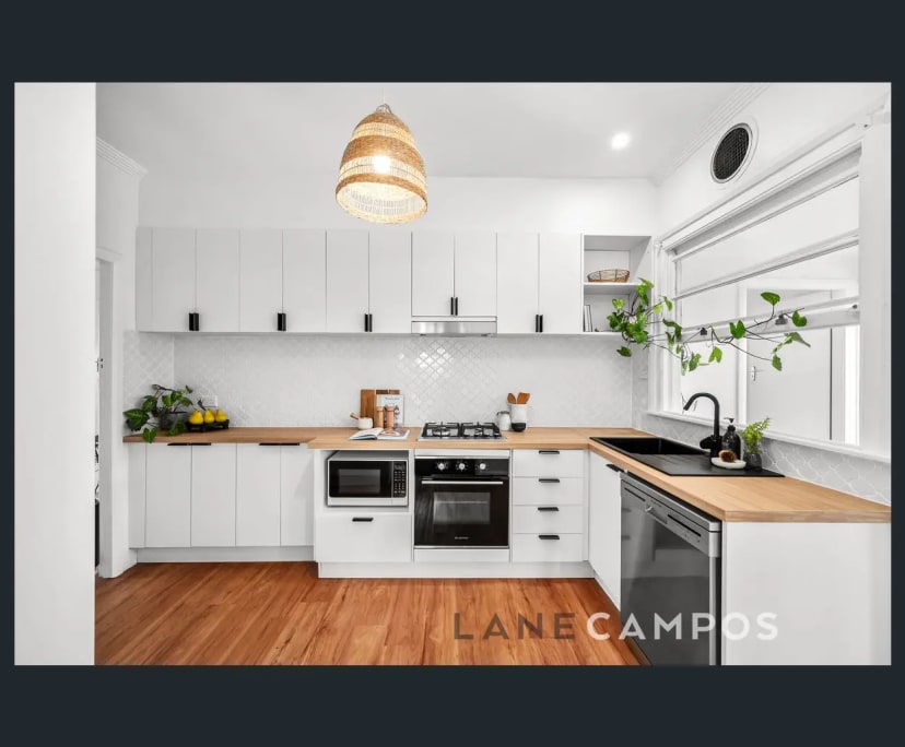 Room in a share house